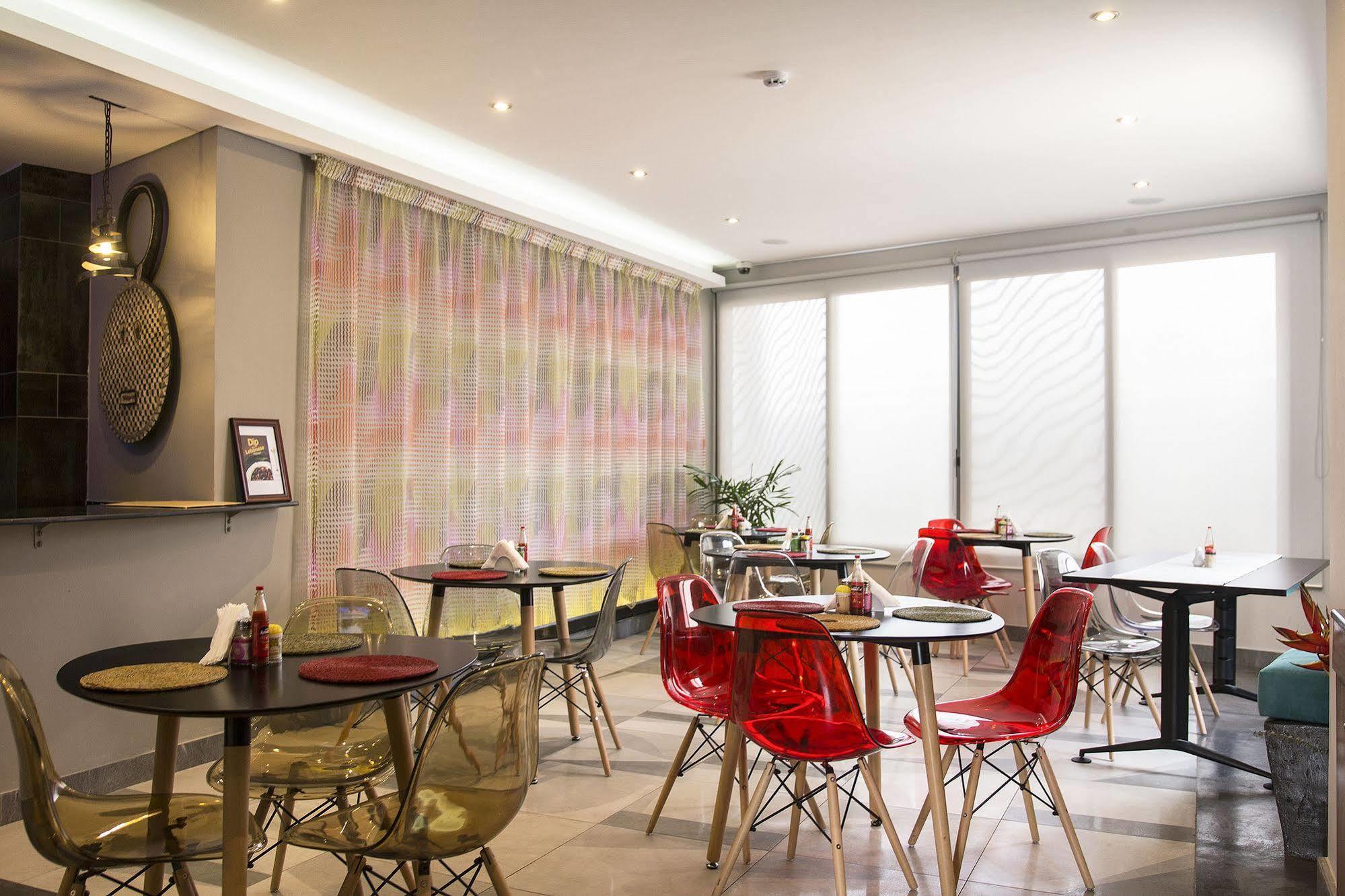 Urbano Hotel By Roots Wiaboman Exterior foto