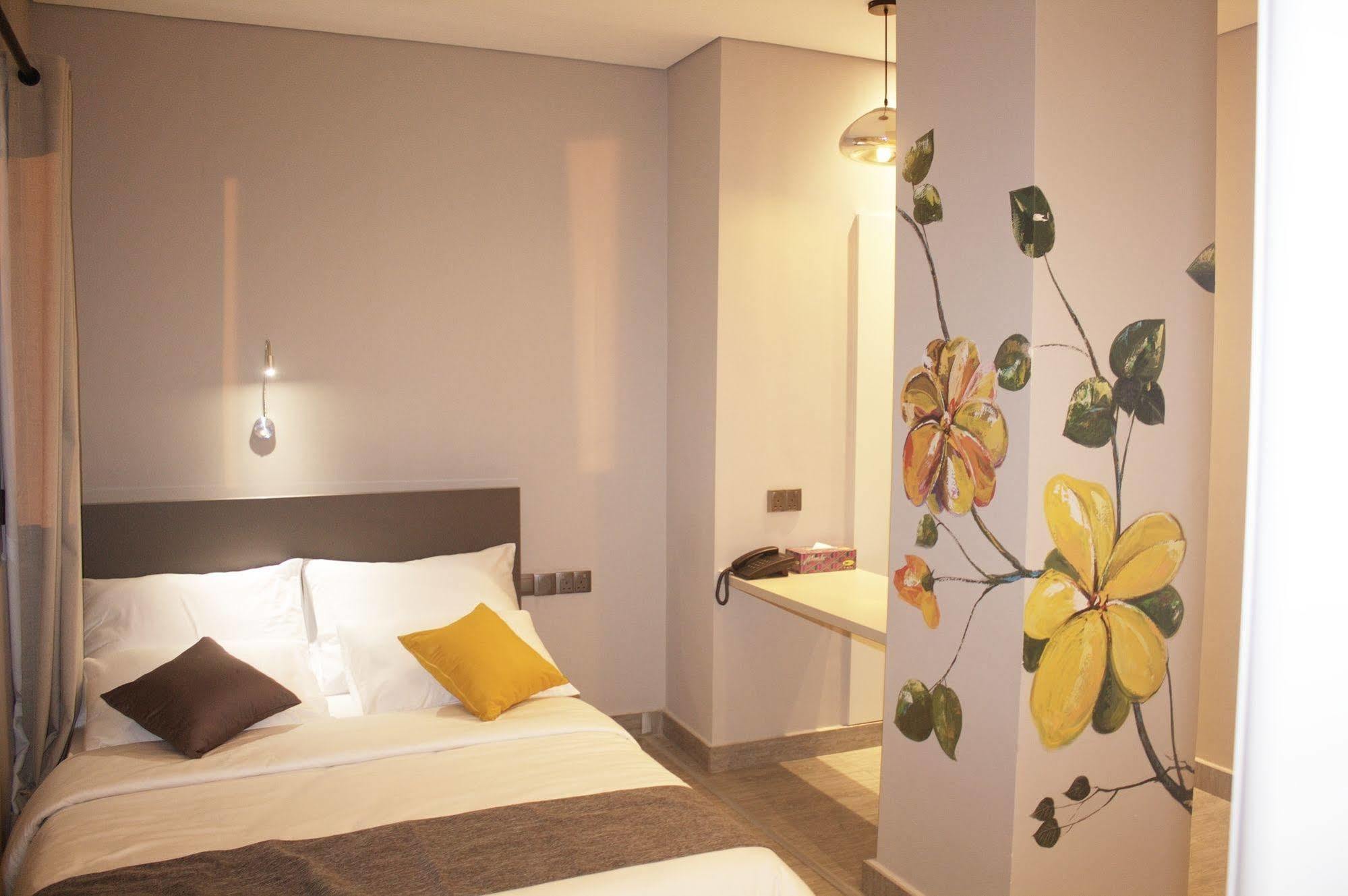 Urbano Hotel By Roots Wiaboman Exterior foto