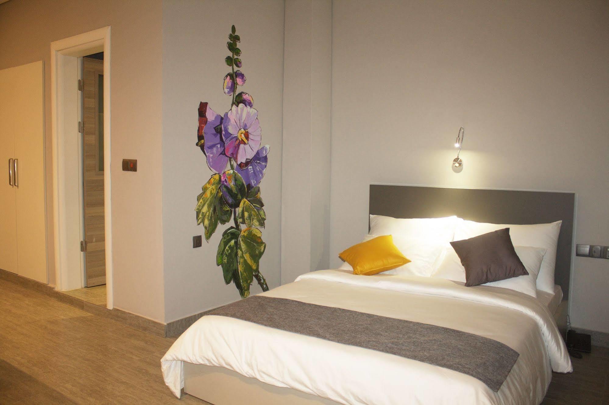 Urbano Hotel By Roots Wiaboman Exterior foto