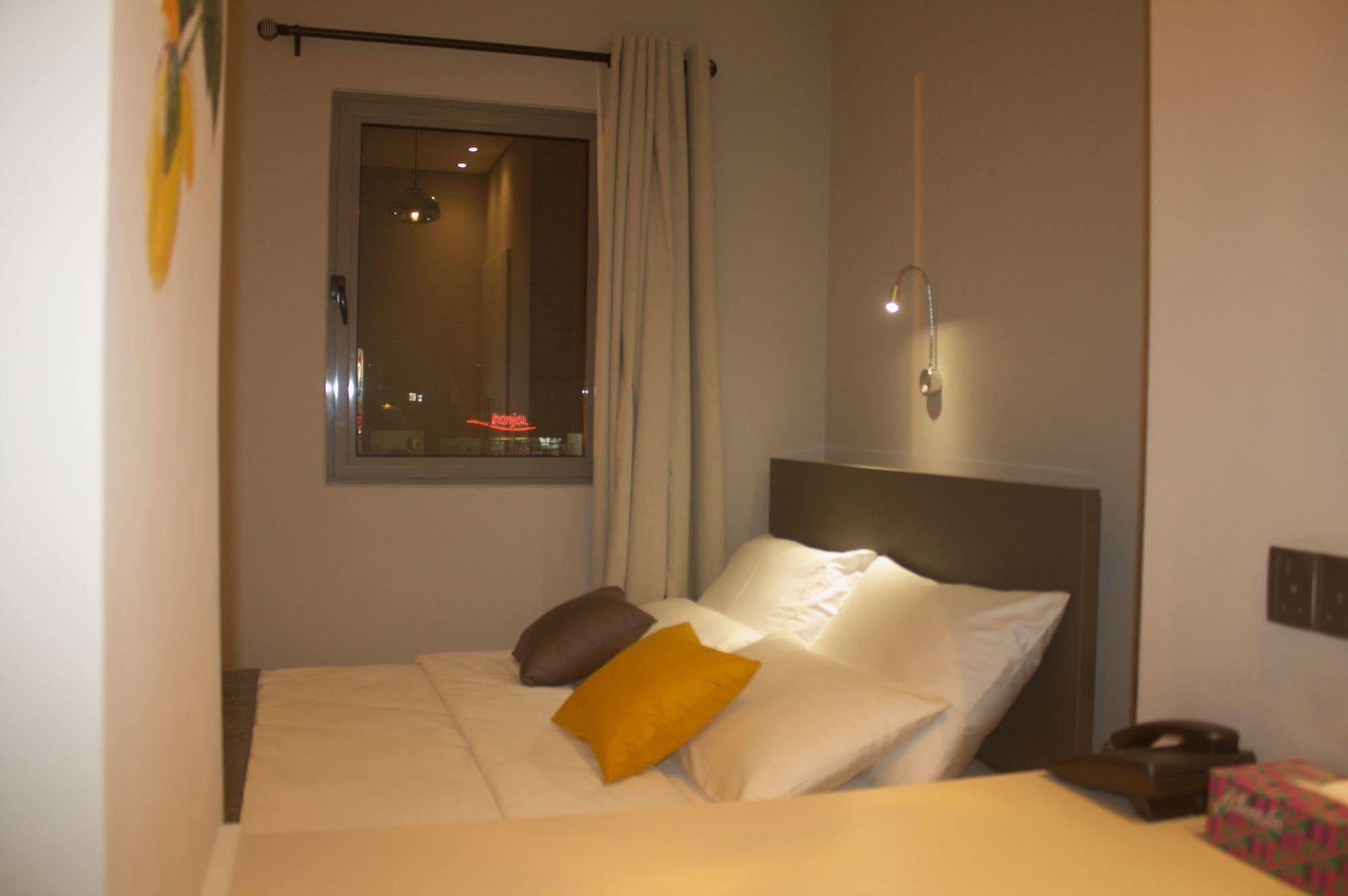 Urbano Hotel By Roots Wiaboman Exterior foto